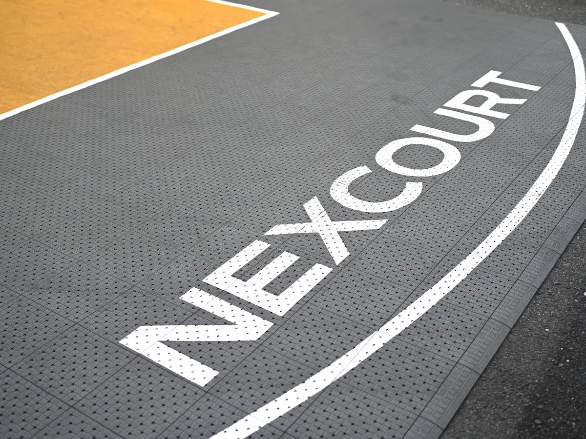 チーム・スクール向けオリジナルロゴ入りバスケットコートのカスタマイズ事例